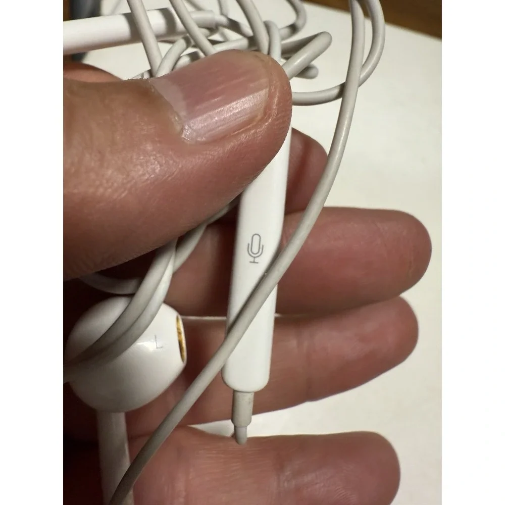 Apple EarPods with Aux In Ear Canal Headset - White